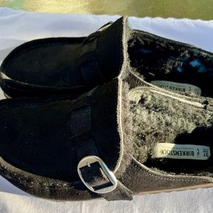Birkenstock Buckley Shearling Suede Leather Navy Slip On Clogs, size 37